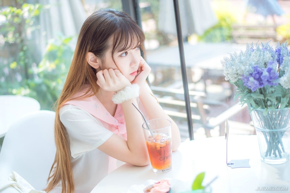 “一个可以让你永远闭嘴的地方。”孟达看了看周围，四下无人，嘴角不禁牵起一抹冷笑，眼中带着淡淡的不屑。